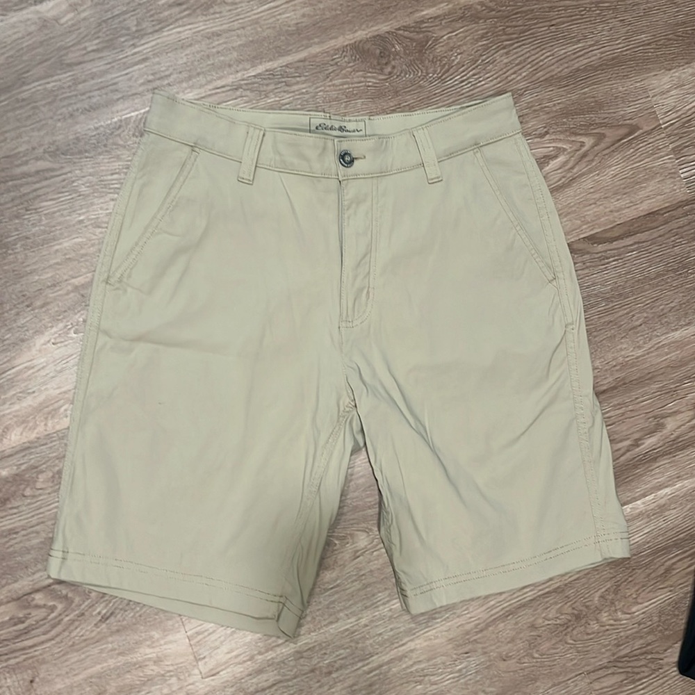 Mens Eddie Bauer Horizon Chino Short.  Khaki 32 waist.  10” inseam.